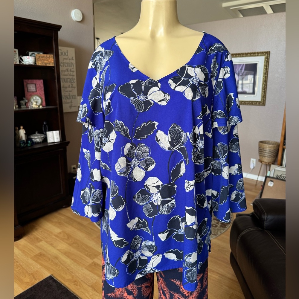 Lane Bryant blue, black & white 3/4 bell sleeves Vneck blouse-size 14/16